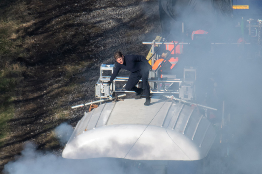 Ακόμη μία επικίνδυνη αποστολή: Ο Τομ Κρουζ πηδά πάνω σε βαγόνια τρένου για το «Mission: Impossible 7»