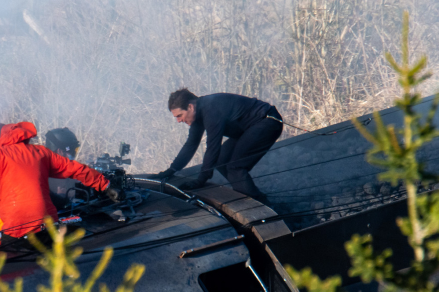 Ακόμη μία επικίνδυνη αποστολή: Ο Τομ Κρουζ πηδά πάνω σε βαγόνια τρένου για το «Mission: Impossible 7»