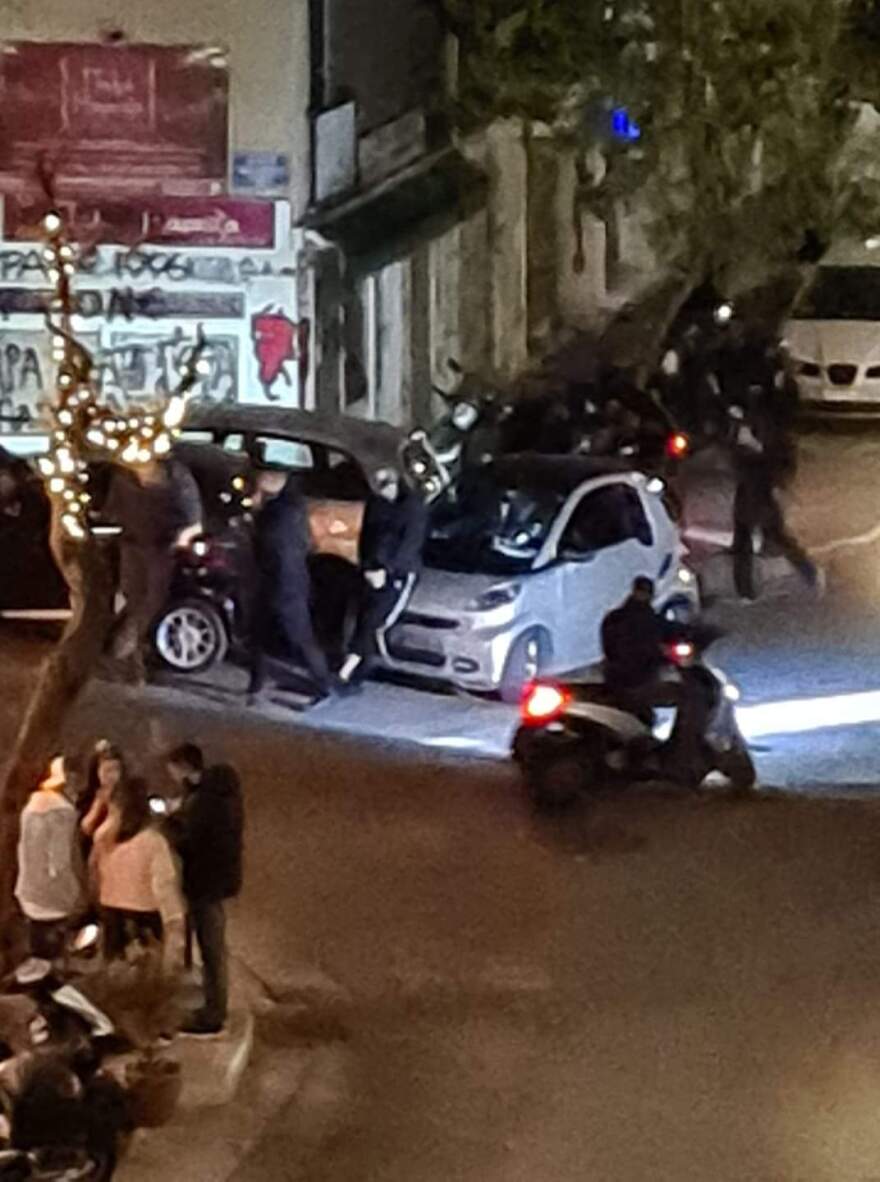 Πλατεία Βαρνάβα: Έφυγε η αστυνομία, επέστρεψαν οι «θαμώνες» της