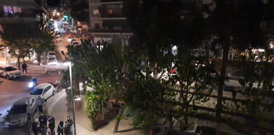 Πλατεία Βαρνάβα: Έφυγε η αστυνομία, επέστρεψαν οι «θαμώνες» της