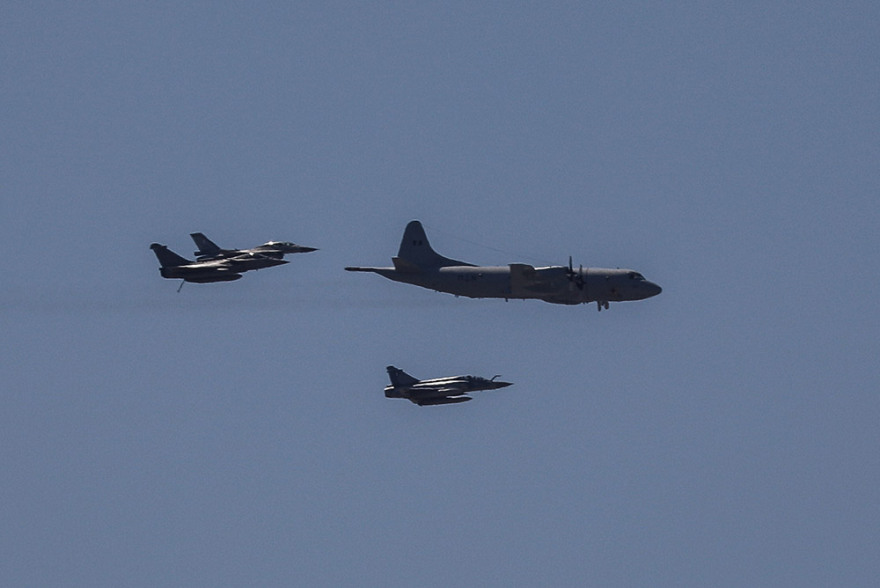 «Ηνίοχος 21»: Μαχητικά αεροσκάφη πέταξαν πάνω από την Ακρόπολη