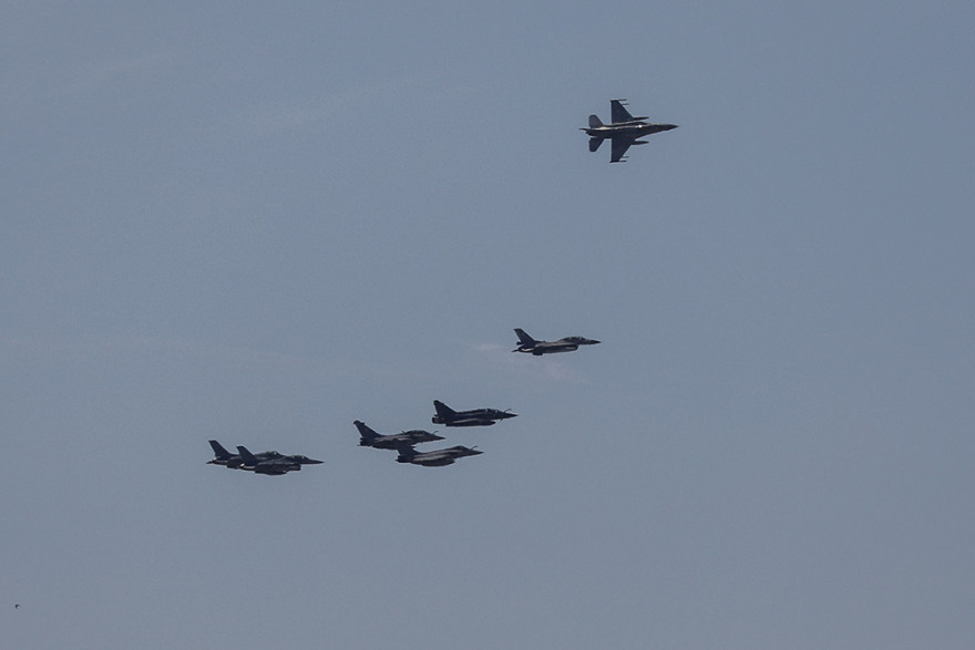 «Ηνίοχος 21»: Μαχητικά αεροσκάφη πέταξαν πάνω από την Ακρόπολη