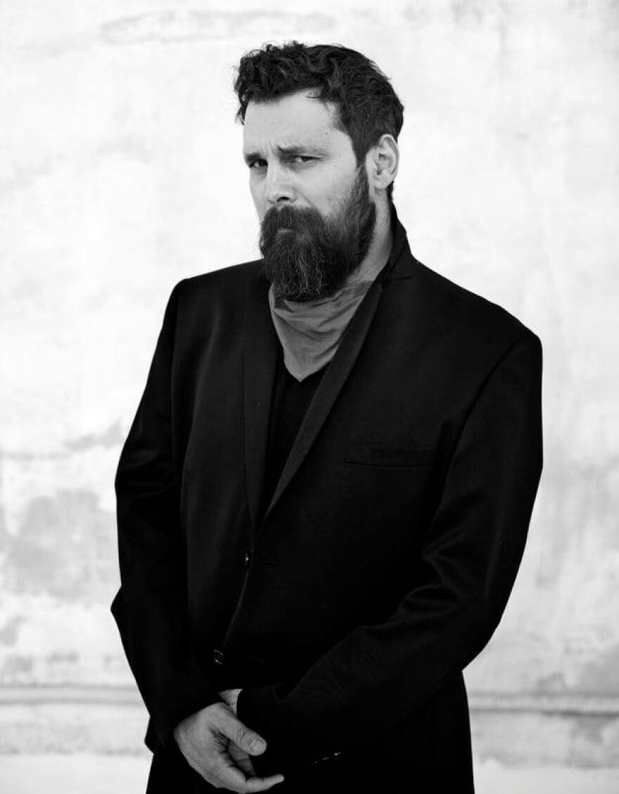 Ο Σπύρος Γραμμένος παρουσιάζει το νέο του άλμπουμ με τίτλο  «Δισκός Σας»