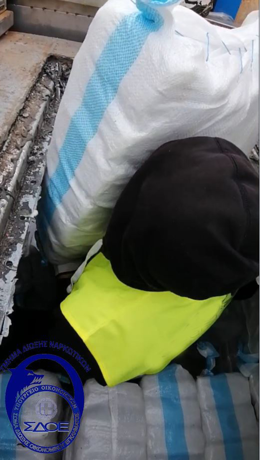 Το ΣΔΟΕ έπιασε στον Πειραιά 4 τόνους κάνναβης που πήγαιναν Σλοβακία 