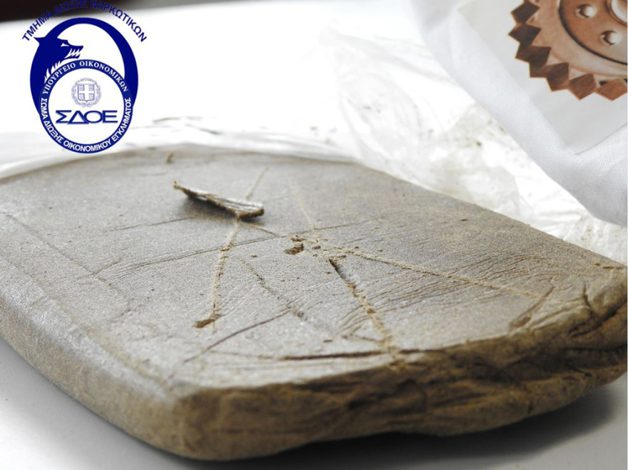 Το ΣΔΟΕ έπιασε στον Πειραιά 4 τόνους κάνναβης που πήγαιναν Σλοβακία 