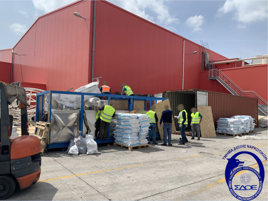Το ΣΔΟΕ έπιασε στον Πειραιά 4 τόνους κάνναβης που πήγαιναν Σλοβακία 