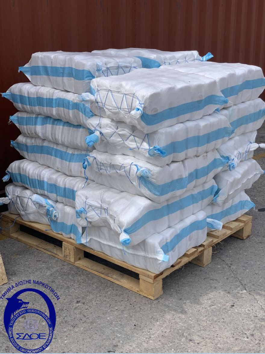 Το ΣΔΟΕ έπιασε στον Πειραιά 4 τόνους κάνναβης που πήγαιναν Σλοβακία 