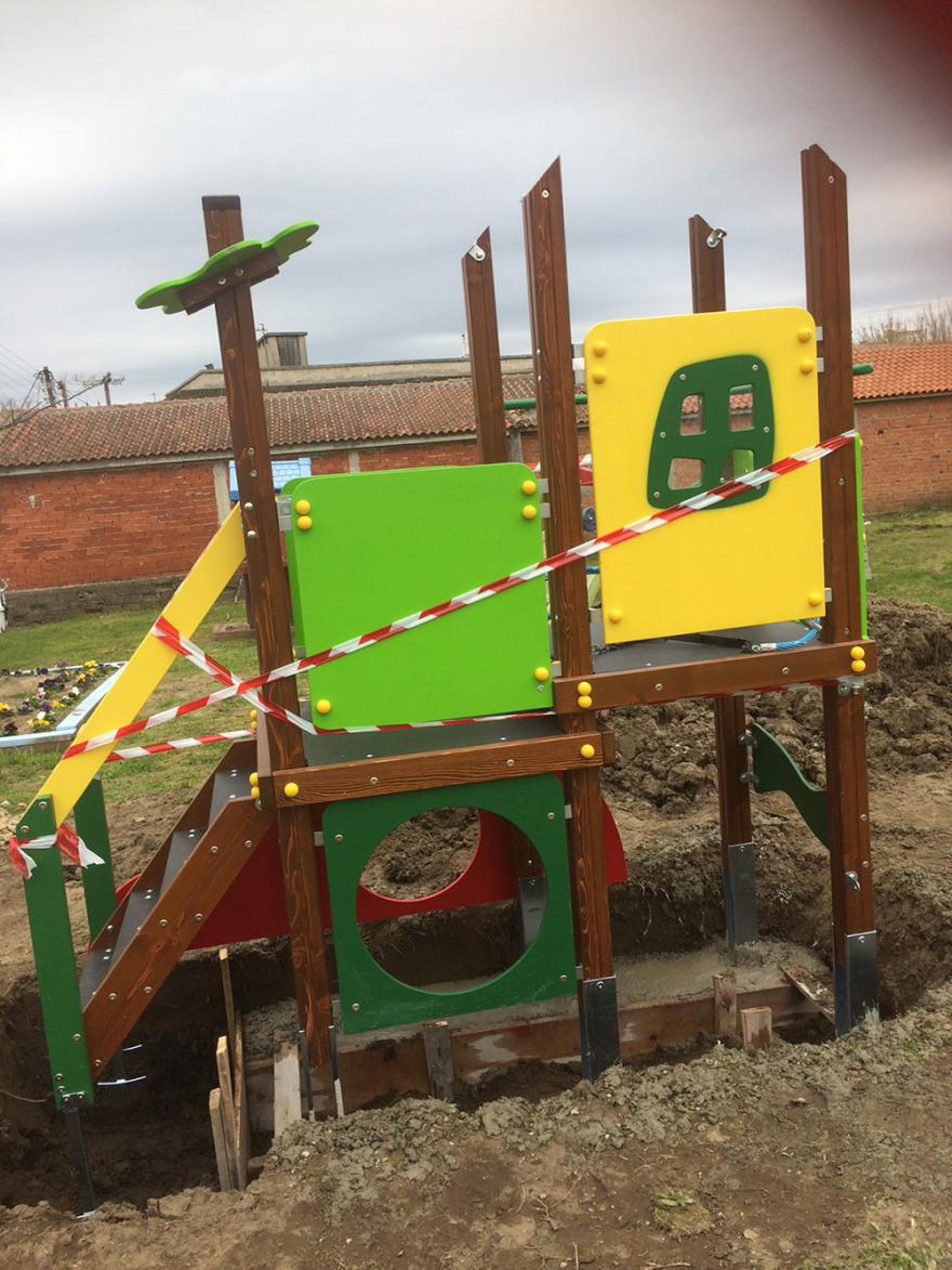 Έβρος: Πώς φτιάχτηκε η παιδική χαρά του νηπιαγωγείου στο ακριτικό χωριό, Πέπλο 