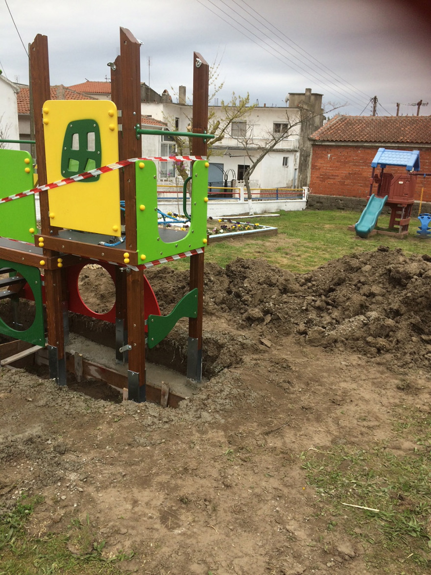 Έβρος: Πώς φτιάχτηκε η παιδική χαρά του νηπιαγωγείου στο ακριτικό χωριό, Πέπλο 