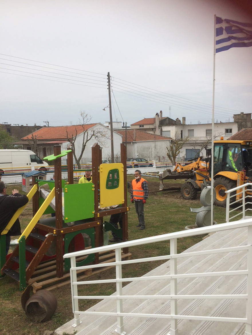 Έβρος: Πώς φτιάχτηκε η παιδική χαρά του νηπιαγωγείου στο ακριτικό χωριό, Πέπλο 