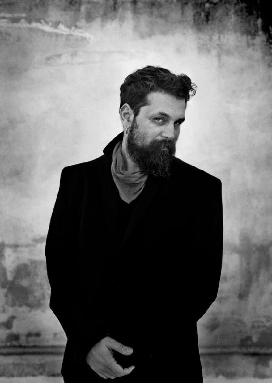 Ο Σπύρος Γραμμένος παρουσιάζει το νέο του άλμπουμ με τίτλο  «Δισκός Σας»