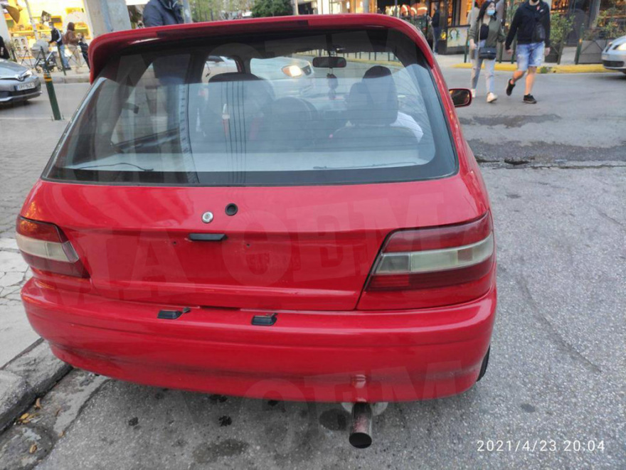 Στα χέρια της ΕΛ.ΑΣ. τα αυτοκίνητα - τζουκ μποξ των dj από τα κορωνοπάρτι - Δείτε φωτογραφίες