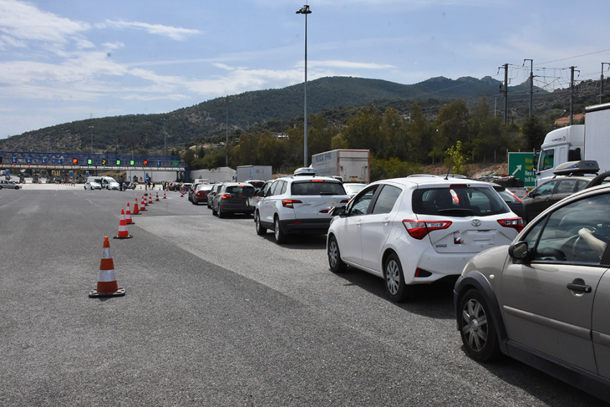 Μετακινήσεις το Πάσχα: Κίνηση και αυστηροί έλεγχοι στα διόδια της Ελευσίνας - Ποια είναι τα έκτακτα μέτρα