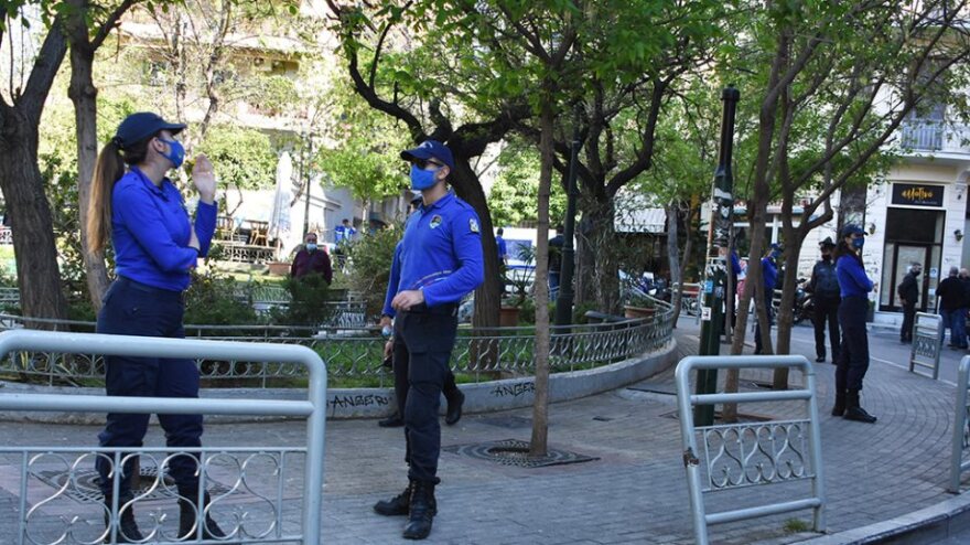 Lockdown: Δεκαήμερο αυστηρών ελέγχων για να αποτραπεί το «Πάσχα στο χωριό»