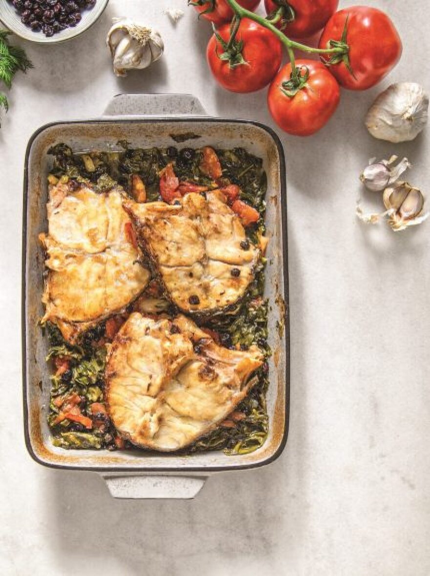 Η συνταγή της ημέρας: Μαγιάτικο με σπανάκι, ντομάτα & σταφίδες