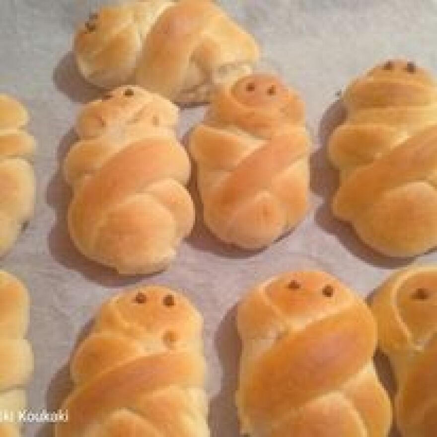 Σήμερα φτιάχνουμε «Λαζαράκια»: Τα γευστικότερα ψωμάκια από τη Νίκη Κουκάκη