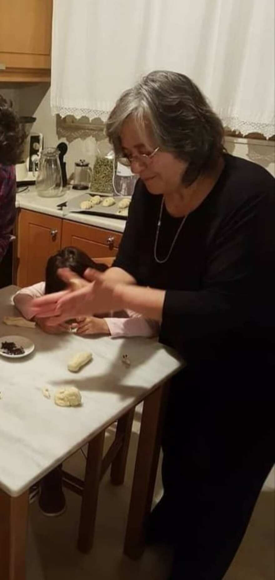 Σήμερα φτιάχνουμε «Λαζαράκια»: Τα γευστικότερα ψωμάκια από τη Νίκη Κουκάκη