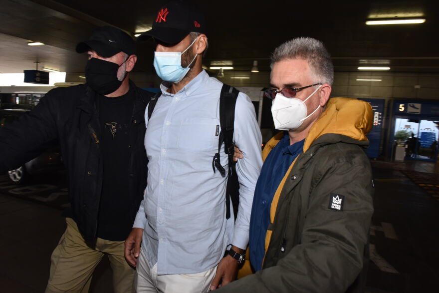 Survivor - Αλέξης Παππάς: Η επιστροφή στην Ελλάδα και ο «χαμός» στο αεροδρόμιο