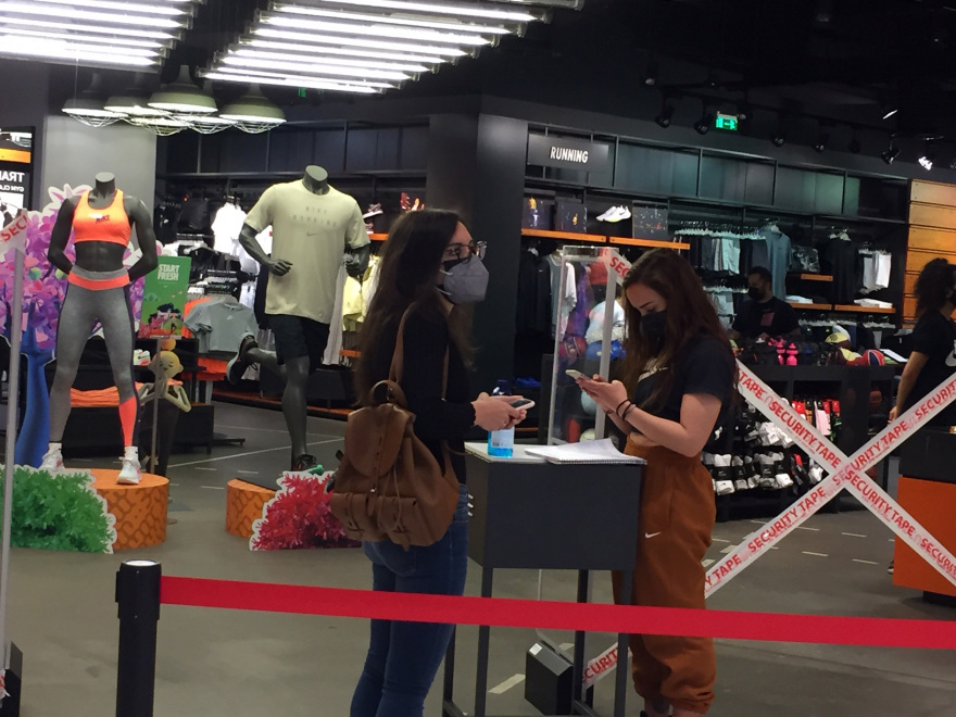 Πρεμιέρα για τα εμπορικά κέντρα - Άνοιξαν με μέτρα ασφαλείας, συνεχή απολύμανση και θερμικές κάμερες 