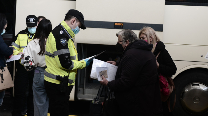 Αυξημένη η κίνηση στα διόδια της Ελευσίνας- Κατέβασαν επιβάτες από τα ΚΤΕΛ - Δείτε βίντεο και φωτογραφίες