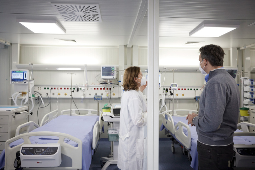 Μητσοτάκης: Νέα έκκληση για εμβολιασμό των ηλικιωμένων στα εγκαίνια κλινών ΜΕΘ στο «Παπανικολάου»