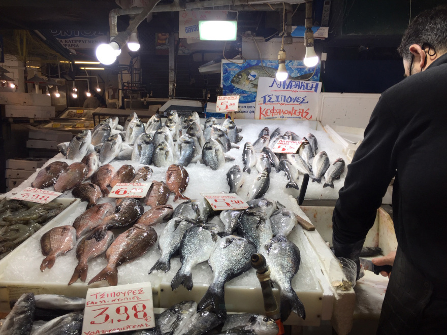 Βαρβάκειος - Πασχαλινές αγορές: Αύξηση 10% στα κρέατα, ξεπούλησαν σήμερα  οι ιχθυοπαραγωγοί - Δείτε βίντεο, φωτογραφίες