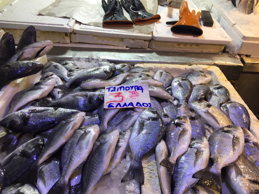 Βαρβάκειος - Πασχαλινές αγορές: Αύξηση 10% στα κρέατα, ξεπούλησαν σήμερα  οι ιχθυοπαραγωγοί - Δείτε βίντεο, φωτογραφίες