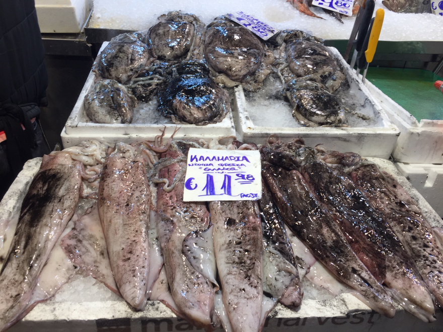 Βαρβάκειος - Πασχαλινές αγορές: Αύξηση 10% στα κρέατα, ξεπούλησαν σήμερα  οι ιχθυοπαραγωγοί - Δείτε βίντεο, φωτογραφίες