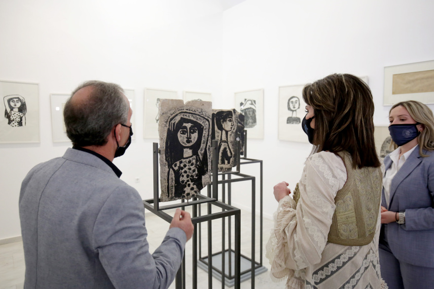 Η Γιάννα Αγγελοπούλου με χρυσοκέντητο γιλέκο στις εκδηλώσεις για την Έξοδο του Μεσολογγίου 