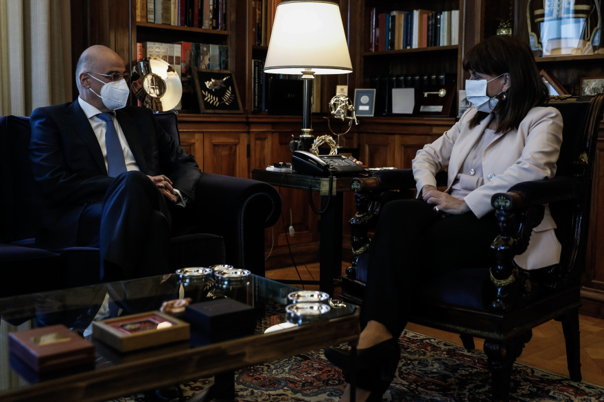 Στην Προεδρική Φρουρά ο Νίκος Δένδιας