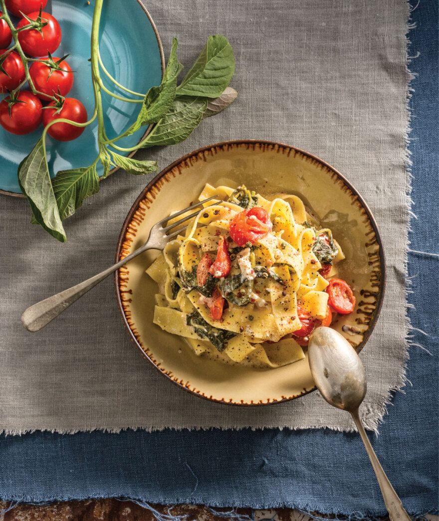 Η συνταγή της ημέρας: Παπαρδέλες με βλίτα, ντοματίνια και ξινομυζήθρα