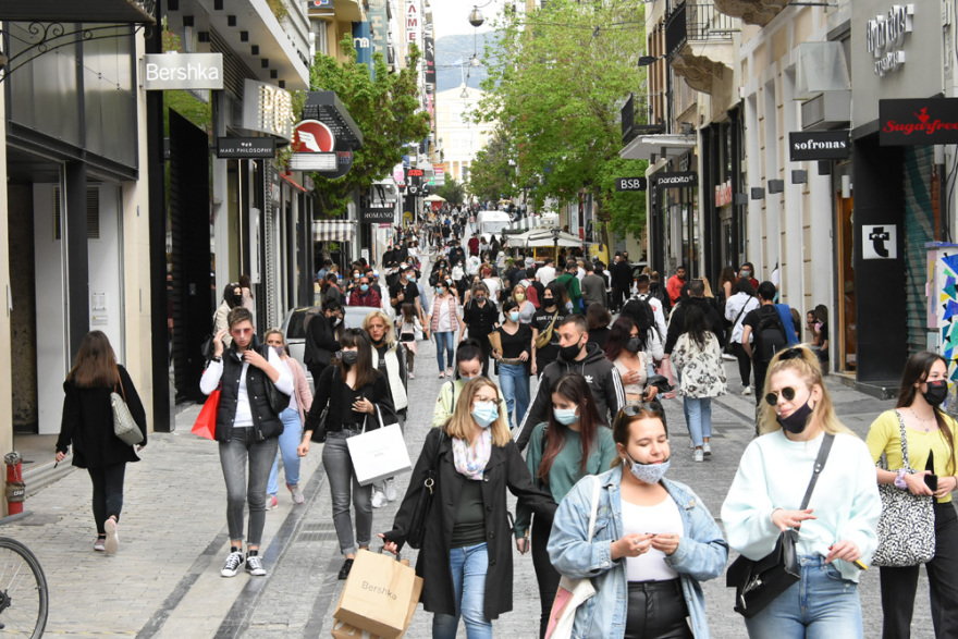Αυξημένη η κίνηση στην Ερμού - Με μάσκες και αποστάσεις οι καταναλωτές - Δείτε βίντεο και φωτογραφίες