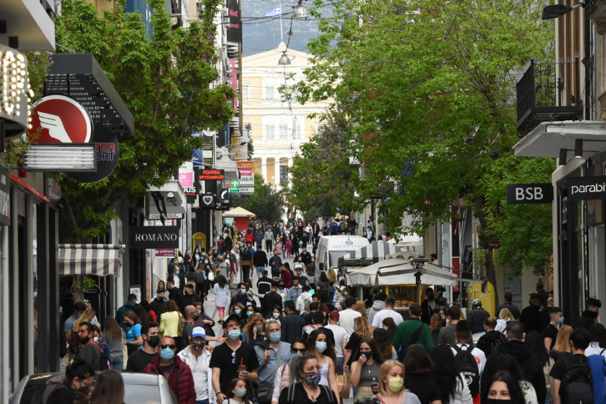 Αυξημένη η κίνηση στην Ερμού - Με μάσκες και αποστάσεις οι καταναλωτές - Δείτε βίντεο και φωτογραφίες