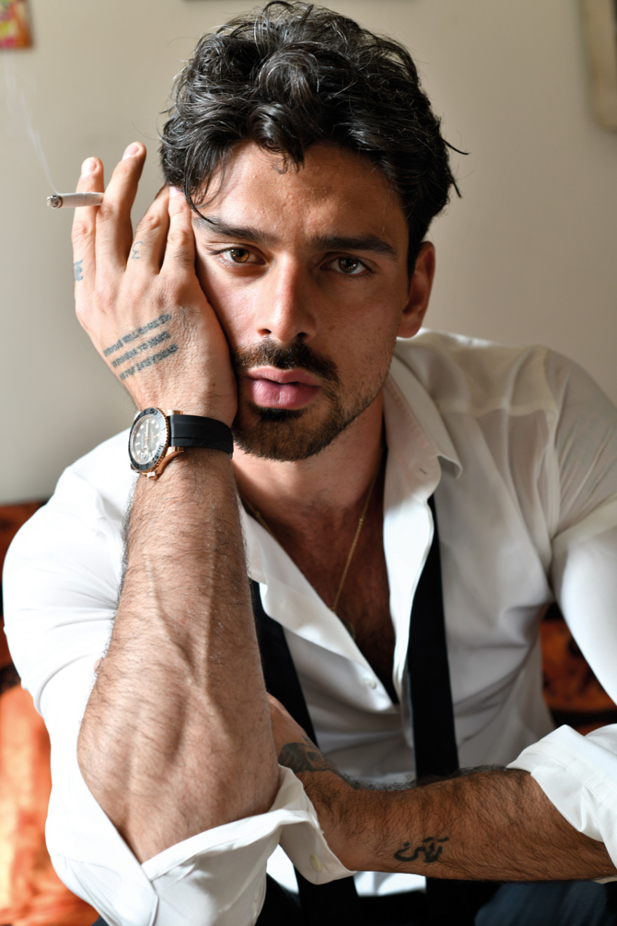 Μικέλε Μορόνε: Ο πρωταγωνιστής της πιο σέξι σειράς του Netflix είναι... πατέρας και single