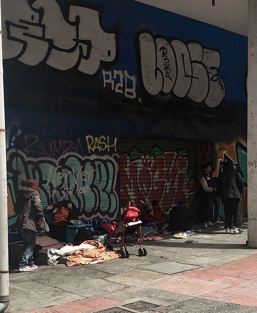 Σοκαριστικές εικόνες: Χρήση ναρκωτικών μέρα μεσημέρι στις πιάτσες της Αθήνας