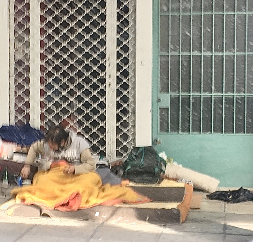 Σοκαριστικές εικόνες: Χρήση ναρκωτικών μέρα μεσημέρι στις πιάτσες της Αθήνας