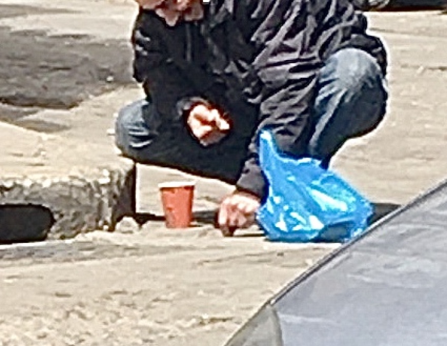 Σοκαριστικές εικόνες: Χρήση ναρκωτικών μέρα μεσημέρι στις πιάτσες της Αθήνας