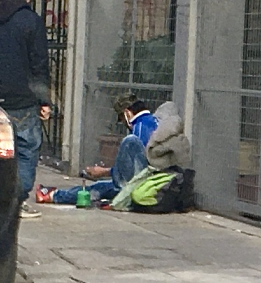 Σοκαριστικές εικόνες: Χρήση ναρκωτικών μέρα μεσημέρι στις πιάτσες της Αθήνας