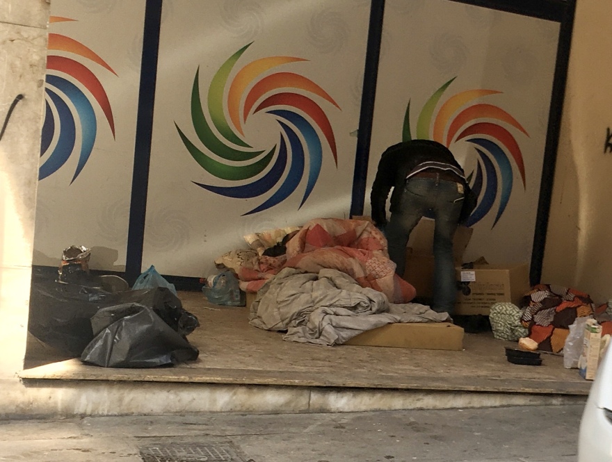 Σοκαριστικές εικόνες: Χρήση ναρκωτικών μέρα μεσημέρι στις πιάτσες της Αθήνας