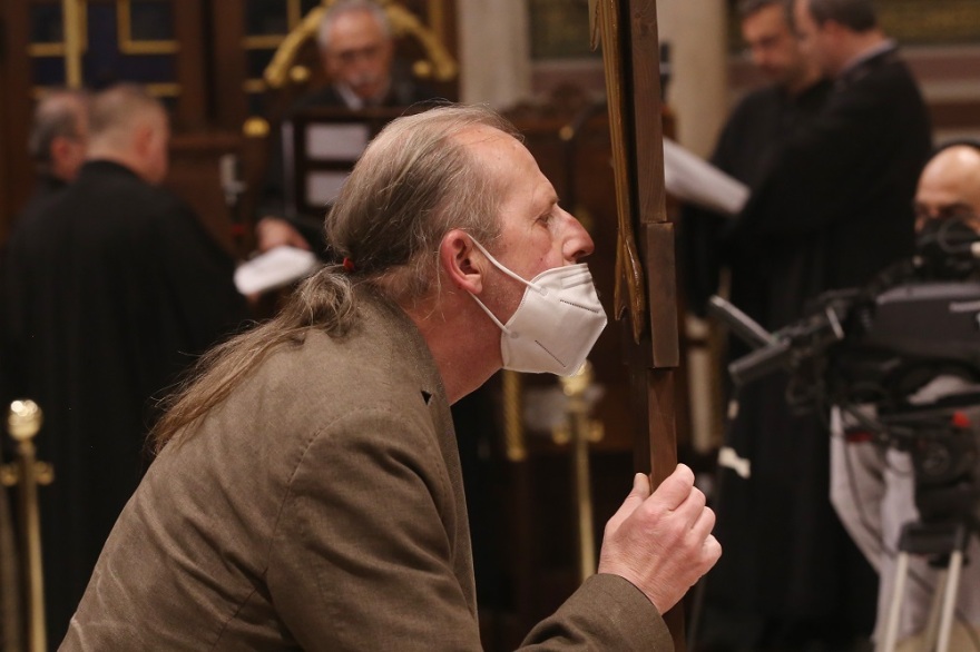 Φωτογραφίες: Σε κλίμα κατάνυξης η Ακολουθία των Αγίων Παθών στη Μητρόπολη Αθηνών