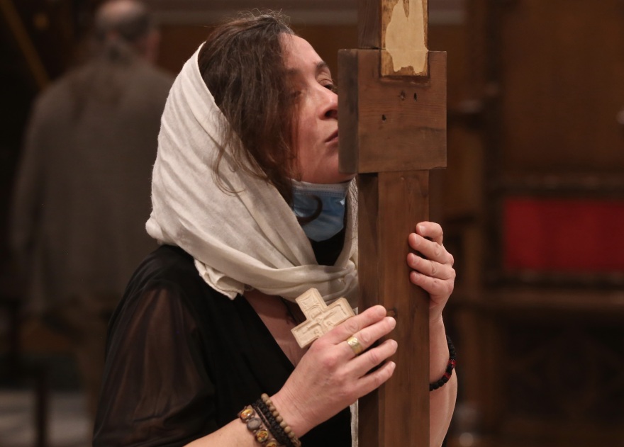 Φωτογραφίες: Σε κλίμα κατάνυξης η Ακολουθία των Αγίων Παθών στη Μητρόπολη Αθηνών