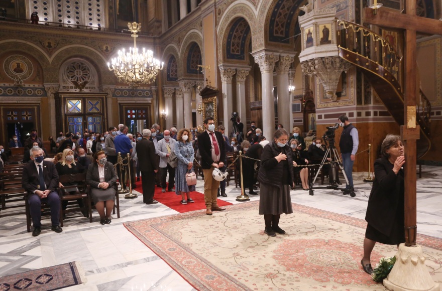 Φωτογραφίες: Σε κλίμα κατάνυξης η Ακολουθία των Αγίων Παθών στη Μητρόπολη Αθηνών