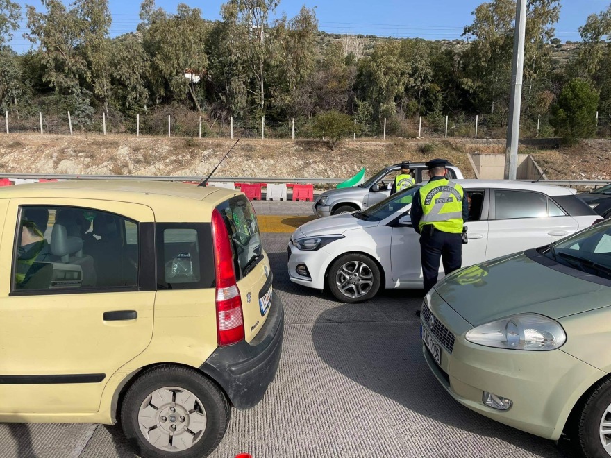 Μπλόκο στα διόδια: Αυξημένη η κίνηση από νωρίς το πρωί - Έλεγχοι παντού και σήμερα