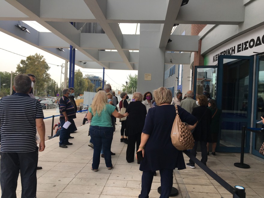 Κορωνοϊός: Σπεύδουν για το AstraZeneca οι 30-44 ετών - Στόχος 100.000 εμβόλια την ημέρα τον Μάιο