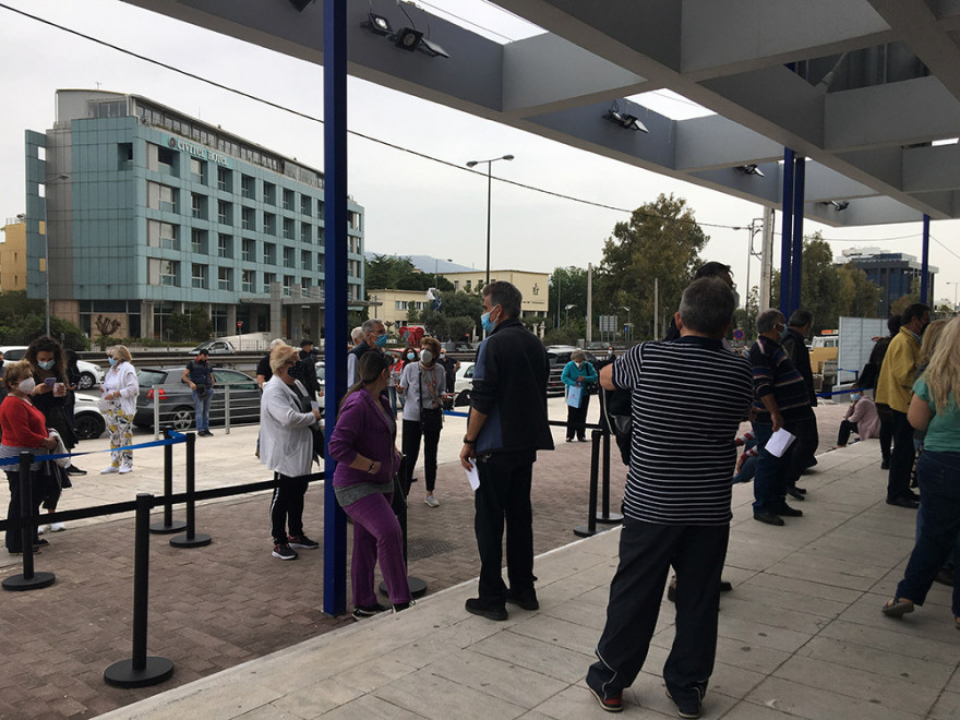 Κορωνοϊός: Μεγάλη Πέμπτη με ουρές για τα εμβόλια της «Ελευθερίας»: Δείτε εικόνες από τον «Προμηθέα» στο Μαρούσι