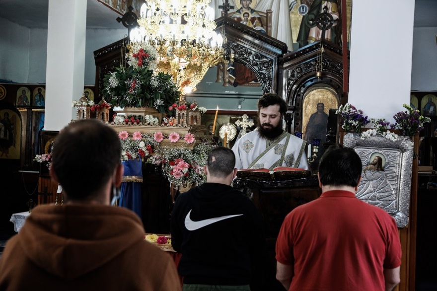 Φυλακές Κορυδαλλού: Με ιδιαίτερη κατάνυξη τελέστηκε η περιφορά του Επιτάφιου (Φωτογραφίες)