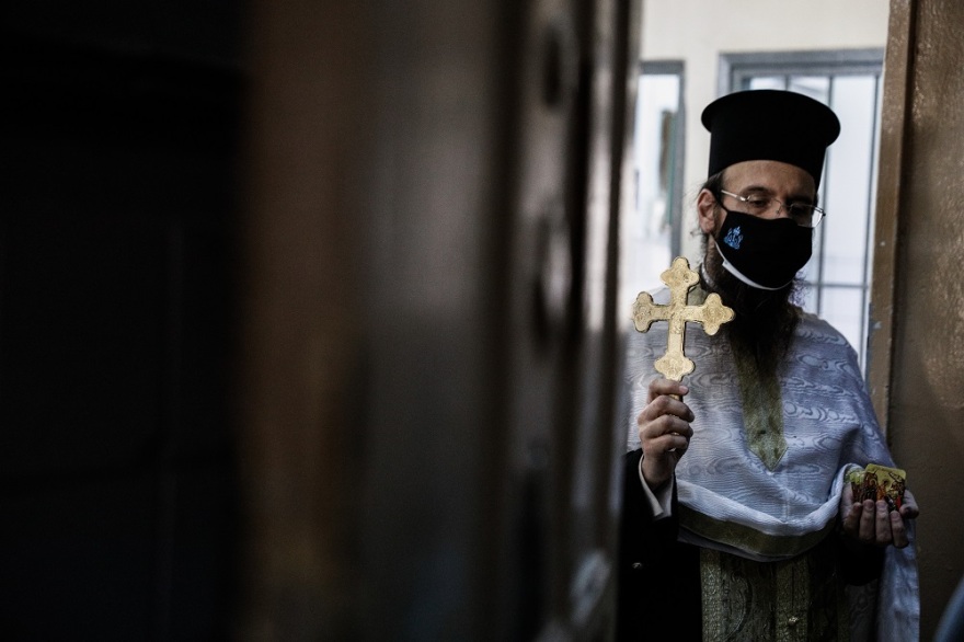 Φυλακές Κορυδαλλού: Με ιδιαίτερη κατάνυξη τελέστηκε η περιφορά του Επιτάφιου (Φωτογραφίες)