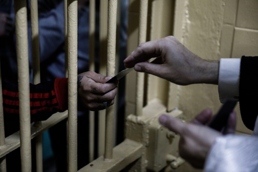 Φυλακές Κορυδαλλού: Με ιδιαίτερη κατάνυξη τελέστηκε η περιφορά του Επιτάφιου (Φωτογραφίες)