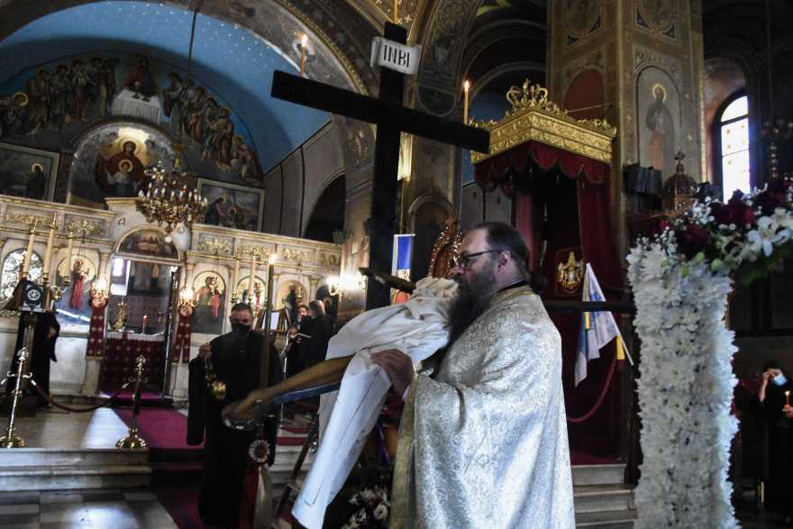 Μεγάλη Παρασκευή: Οι Μεγάλες Ώρες, η Αποκαθήλωση και ο Επιτάφιος Θρήνος - Δείτε φωτογραφίες 