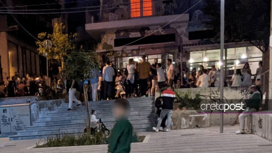 Κρήτη: Γέμισαν οι πλατείες στο Ηράκλειο – Εικόνες συνωστισμού στο κέντρο της πόλης